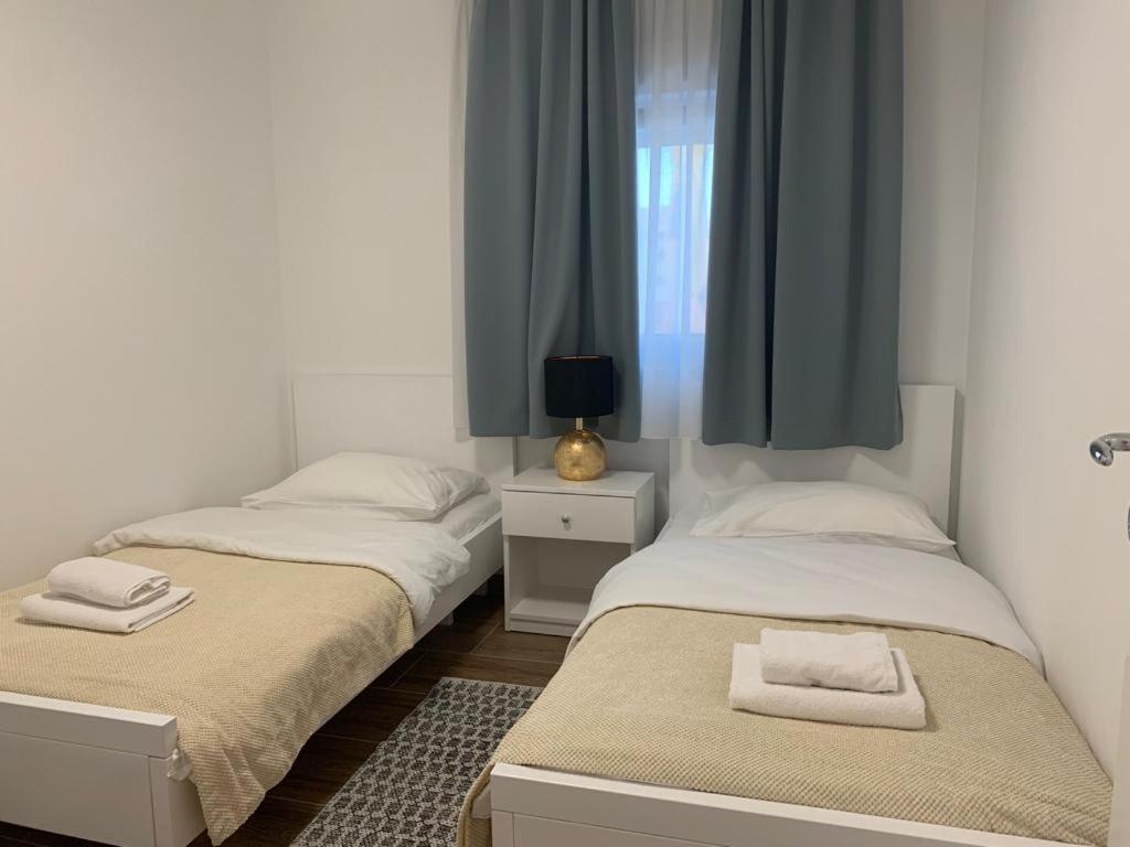 Apartmani Albatros Perusic Extérieur photo