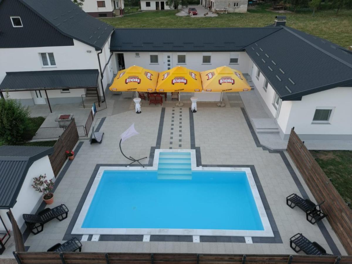 Apartmani Albatros Perusic Extérieur photo