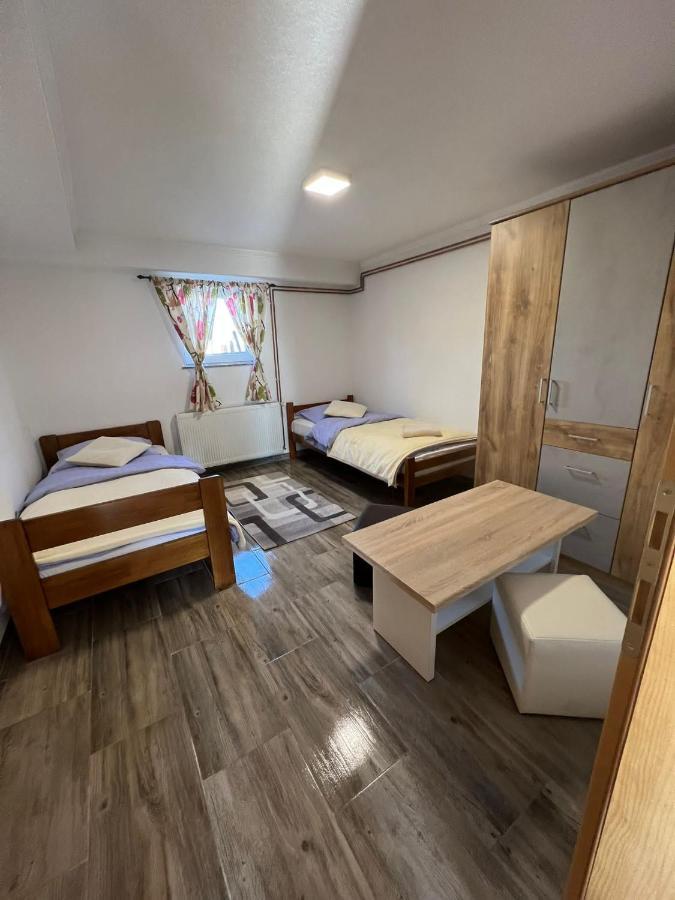 Apartmani Albatros Perusic Extérieur photo