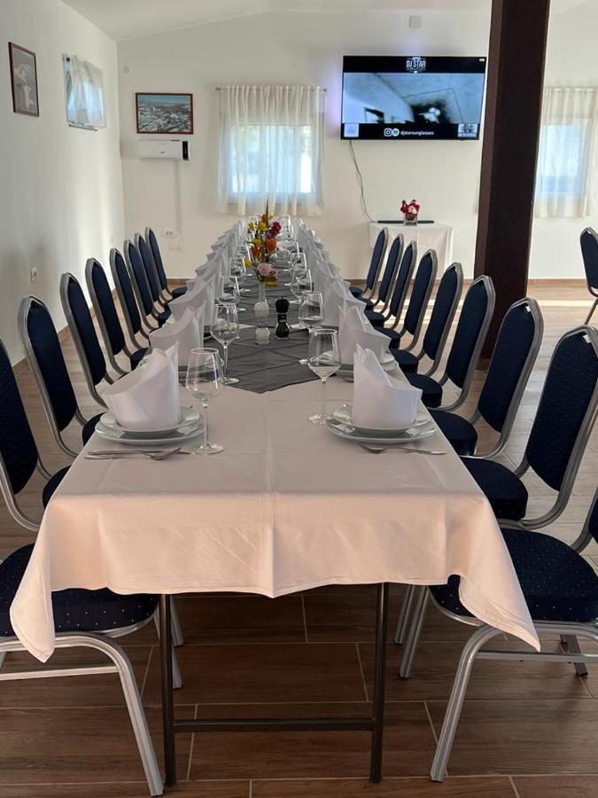 Apartmani Albatros Perusic Extérieur photo