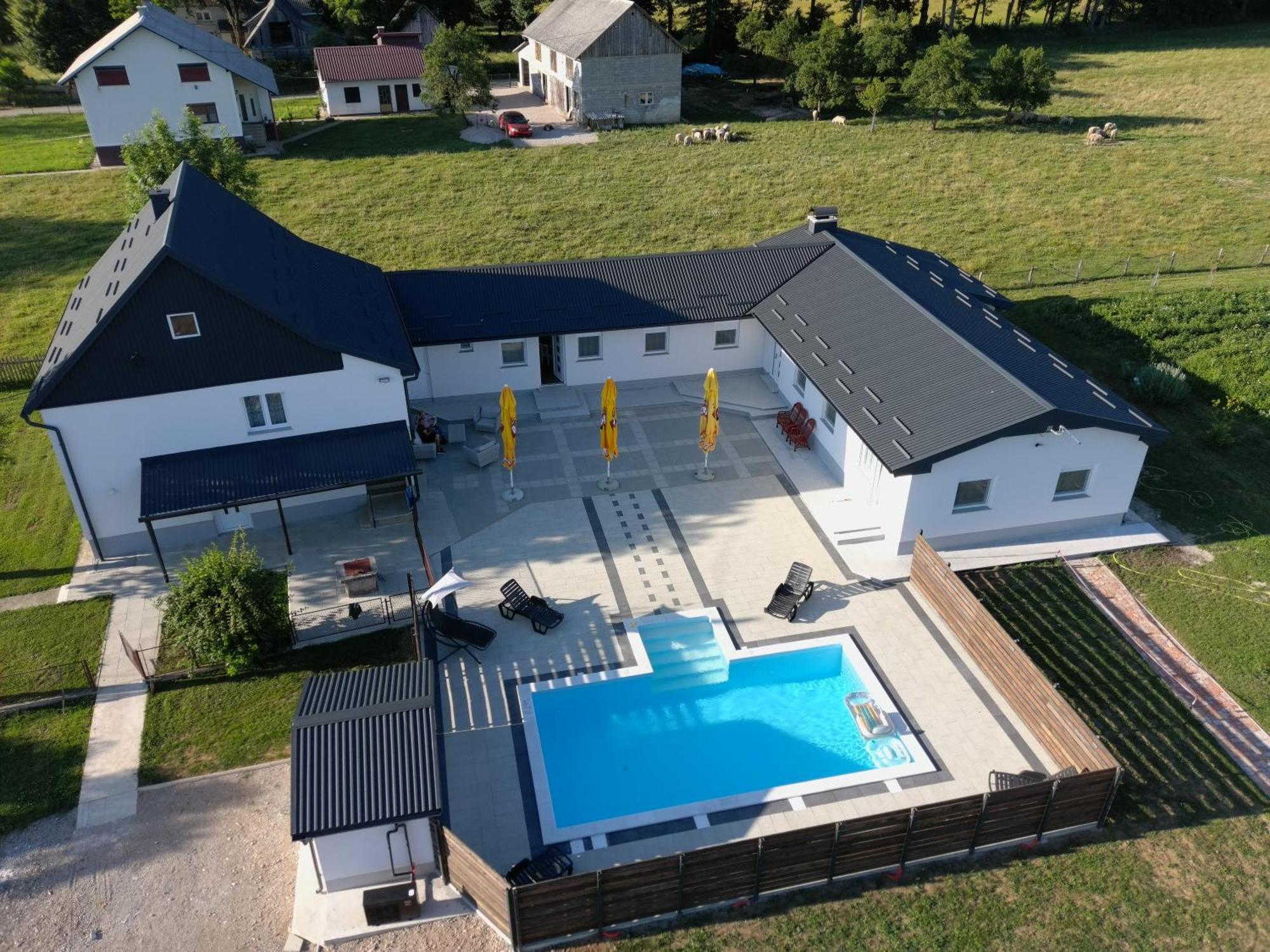 Apartmani Albatros Perusic Extérieur photo
