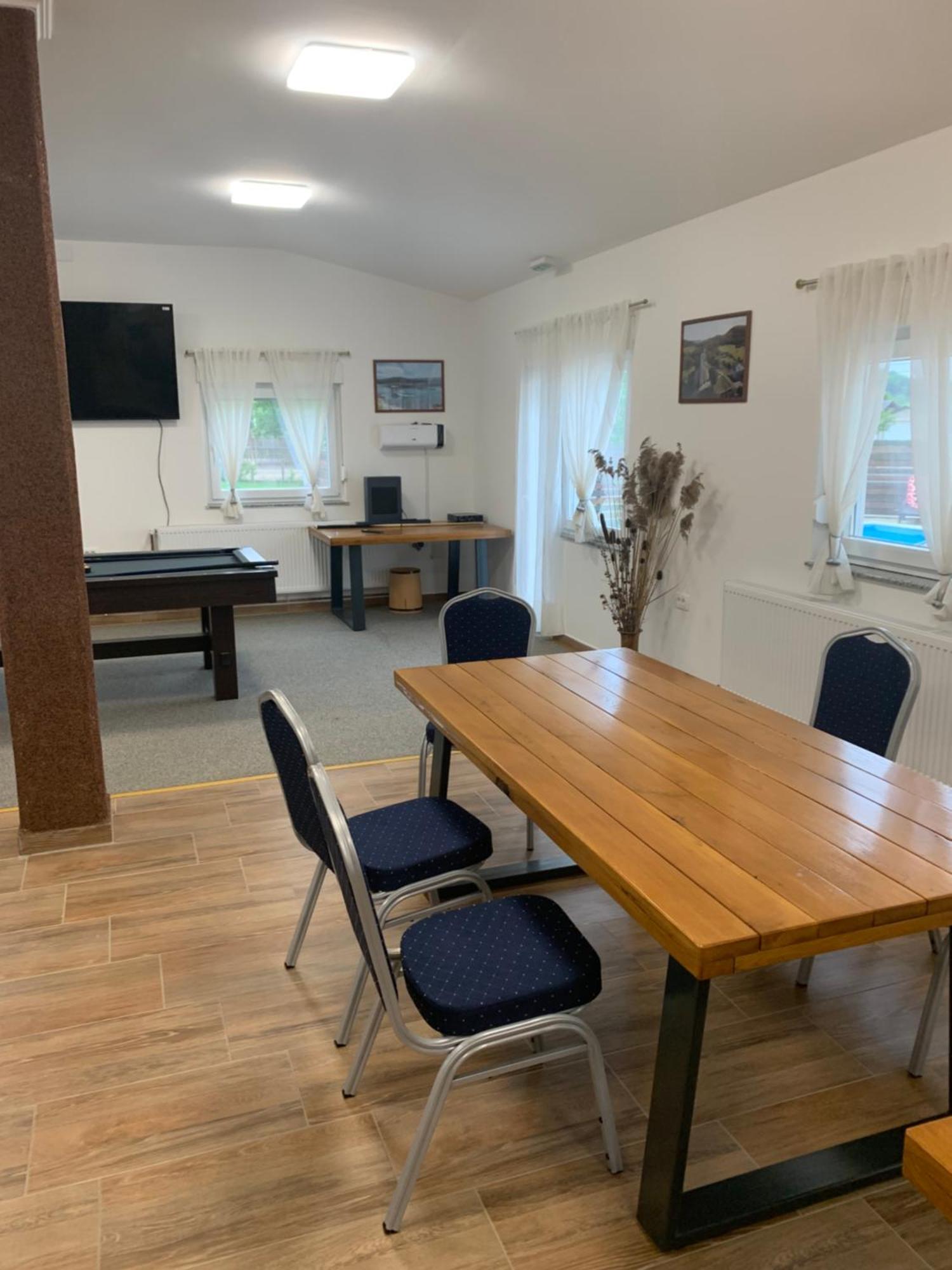 Apartmani Albatros Perusic Extérieur photo